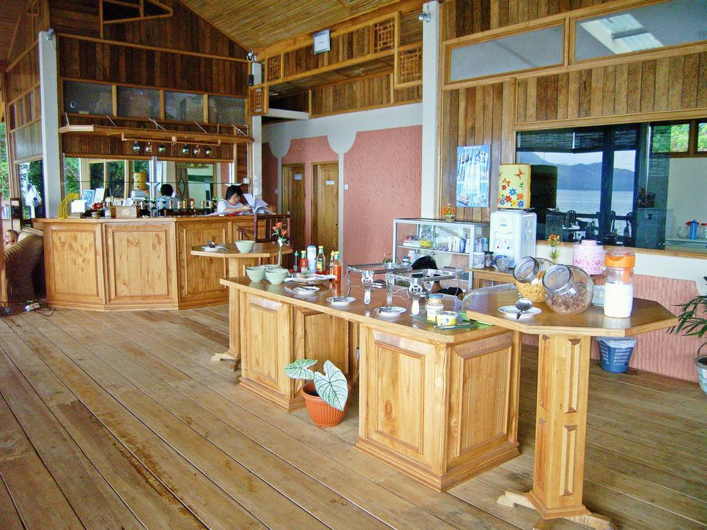 Bunaken Divers Sea Breeze Resort Buitenkant foto